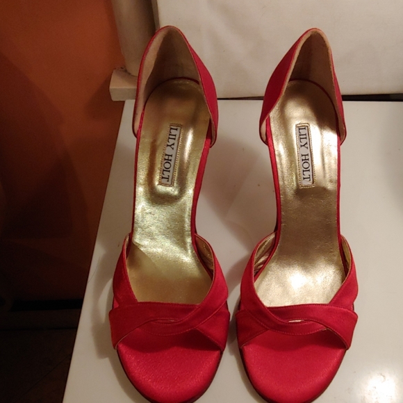 Shoes - Picture 2 of 8